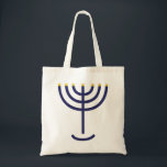 Snyggt Menorah Navy Guld Tygkasse<br><div class="desc">Snyggt Menorah Navy Guld tote. Vilken underbar idé för Sukkot! Den här handduken har en snyggt marin och guld Menorah. Den gyllene Menorah omnämns i bibeln i utvandring 25:31 ... det lyder.. Och du ska göra en ljusskygg av rent guld: av det slagna arbetet ska ljusskyggen göras: hans axel, hans...</div>