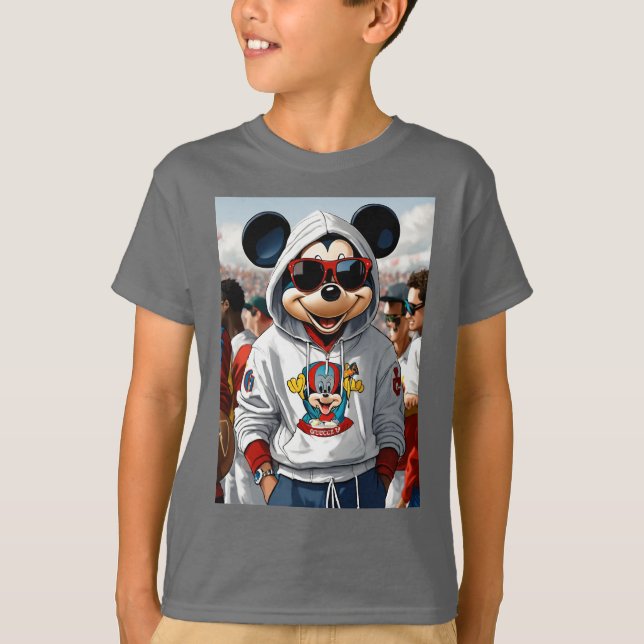 "Snyggt Mickey: The White Hoodie Chronicles" T Shirt (Framsida)