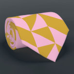 Snyggt Modern geometrisk Rosa och Guld Mönster Slips<br><div class="desc">Den här snyggtens nacke har ett modernt geometriskt mönster med former i rosa och guld. Underbar presentidé!</div>