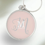Snyggt Monogram och Namn Calligraphy Rosa Rund Silverfärgad Nyckelring<br><div class="desc">En vacker feminin-nyckelkedja med elegant snyggt namn och monogram med klassiska seriffer och en mer ornerad manuskalligrafi i en balanserad och vacker layout. De tre inslag blandas ihop med en sofistikerad harmoni och skapar din egen logotyp för personlig märkning. Här visas trendigets rosa med monogram inslag i vitt och lätt...</div>