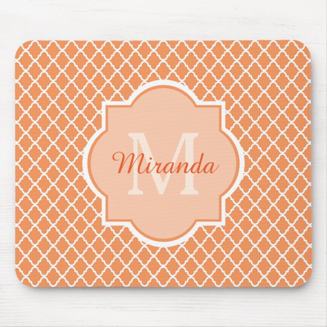 Snyggt Orange Quatrefoil Monogram med Namn Musmatta (Framsidan)