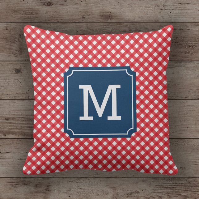 Snyggt Picnic Red Gingham Namn Monogram Kudde (Skapare uppladdad)