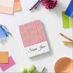 Snyggt Red polka dots, eget namn, monogram iPad Mini Skydd<br><div class="desc">Vi behöver alla ett skydd för snyggt och elegant, denna färgstarka Snyggt för chic och elegant klassisk röd Polka dots mönster över vit bakgrund är den bästa minimalistiska, enkla moderna mode-konsten. Denna utformning ingår i den nya insamlingen av vinterhelgdagar 2022. Den här designen är personlig och gör att du kan...</div>