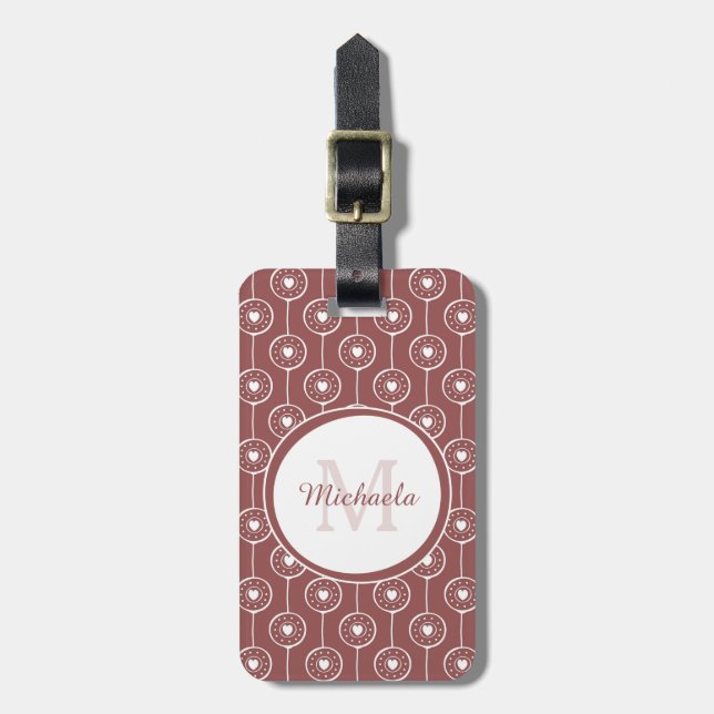 Snyggt Rödaktig brun Hearts Monogram och Namn Bagagebricka (Vertikal Framsida)