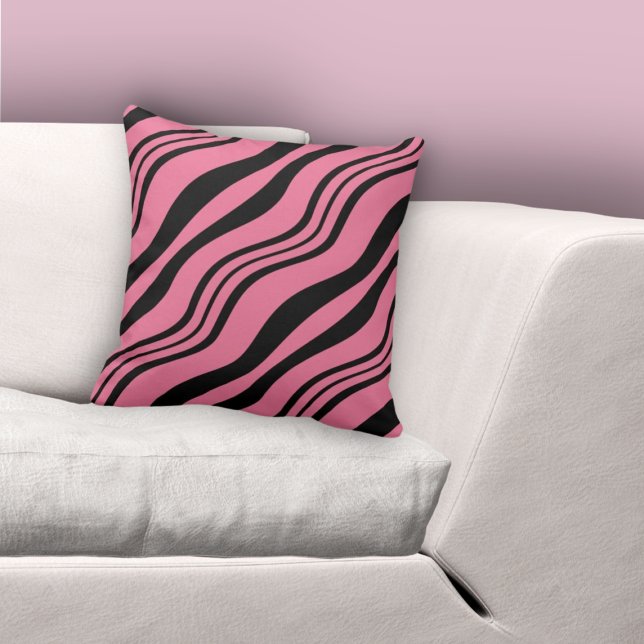 Snyggt Rosa & Black Vågigt Linjer Mönster Kudde (Stylish Pink & Black Wavy Lines Pattern Throw Pillow)