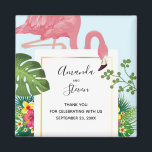 Snyggt Rosa Flamingo och Tropical Löv Bröllop Magnet<br><div class="desc">Ett bröllop-tack till er magnet med en söt och vismisk rosa flamingo. Omgiven av tropiska löv av grönt och röda och gult hibiscus blommor. En rektangulär form,  övertoningen guld ram i mitten.</div>
