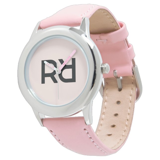 Snyggt Rosa Modern Script Girls Monogram Initial Armbandsur (Vinklad)
