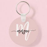 Snyggt Rosa Modern Script Girly Monogram Namn Nyckelring<br><div class="desc">Höj dina vardagsbehov med nyckelkedjan Snyggt Rosa Modern Script Girly Monogram Namn. Den här eleganten visar en rosa med ett känsligt monogram i det moderna skriptet, vilket gör att du får ett personligt tryck på nycklar. Den här nyckelkedjan är både hållbar och moderiktig och skapar en perfekt för dig själv...</div>