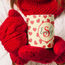 snyggt Rött hjärta mönster på beige monogrammet Kaffemugg