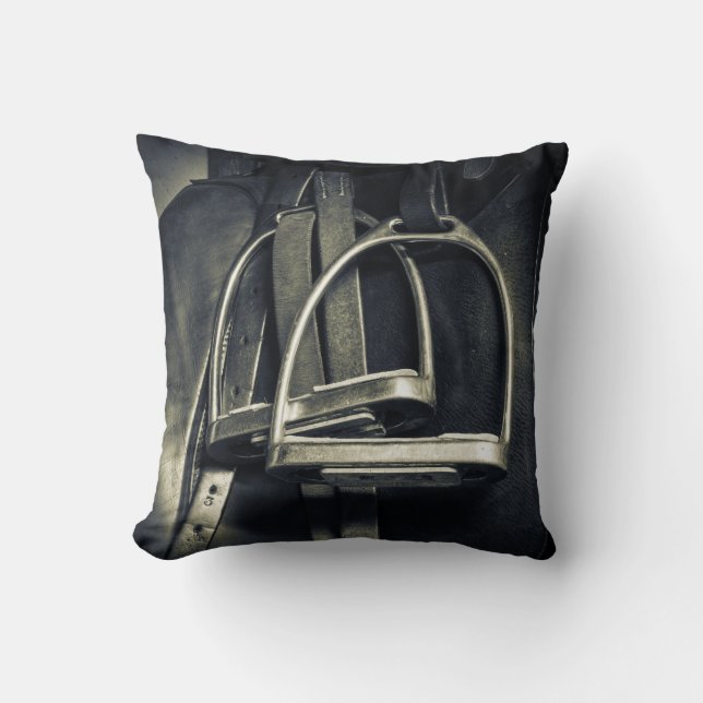 Snyggt Silver-stirups on English Riding Saddle Kudde (Framsida)