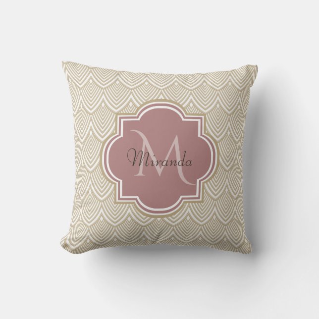 Snyggt Tan Arched Scallops Mauve Monogram Namn Kudde (Framsida)