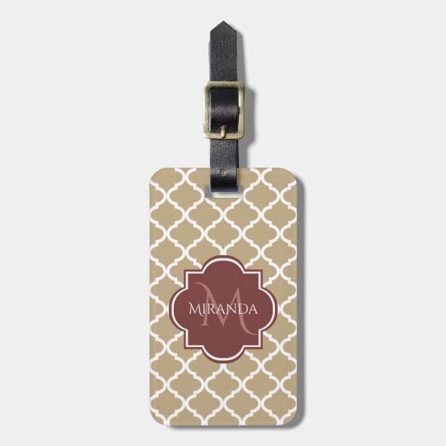 Snyggt Tan Quatrefoil Burgundy Monogram och Namn Bagagebricka (Vertikal Framsida)