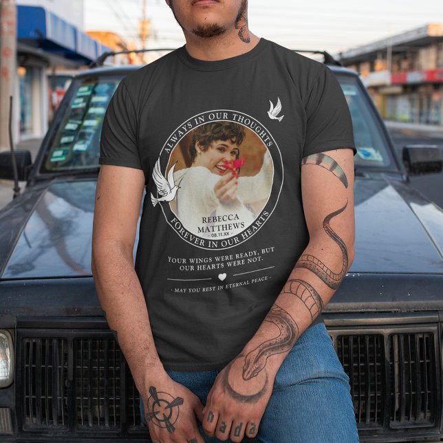 Snyggt White Doves Photo & Memorial Tribute T Shirt (Skapare uppladdad)