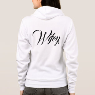 Snyggt Wifey Script Sweatshirt in Black T Shirt