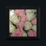 Snyval Rosa Vit ros Flower Bouquet Smyckeskrin<br><div class="desc"></div>
