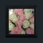 Snyval Rosa Vit ros Flower Bouquet Smyckeskrin<br><div class="desc"></div>