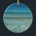 Snyval Sandy Beach Julgransprydnad Keramik<br><div class="desc">Utformningen av det här objektet är ett foto av en häpnadsväckande vacker strand med mjuk sand och ren blå vatten. Ta med minnen av spännande helgdagar och semester,  eller slappna av helt enkelt och låt allt stressa flyta bort när du beundrar den vackra miljön.</div>