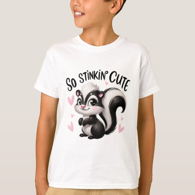 So Stinkin Cute Skunk Art T Shirt (Framsida)