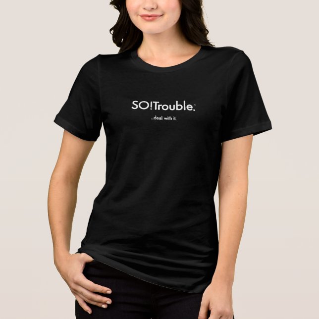 SO!Trouble logotyp och slogan vit på svart T Shirt (Framsida)