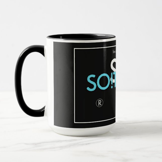 SO!Trouble-logotyper och slogan i kombinationsfärg Mugg (Vänster)