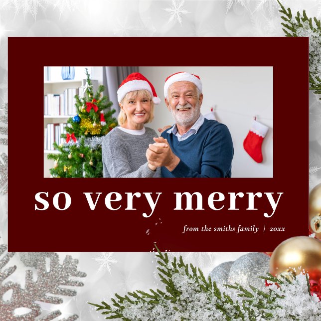 So Very Merry Red Modern Burgundy Family Photo Julkort (Skapare uppladdad)