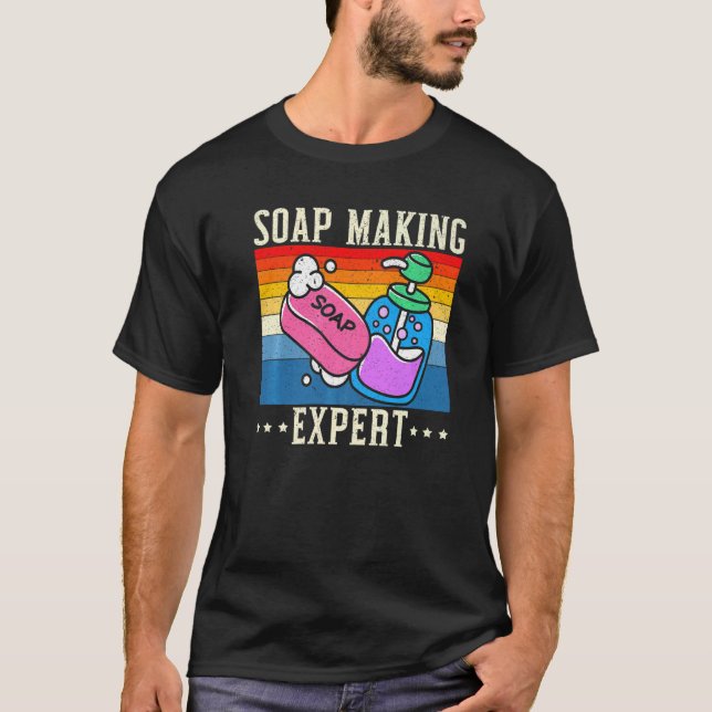 Soap Skapar Expert Saponification Geek Soaper Soap T Shirt (Framsida)