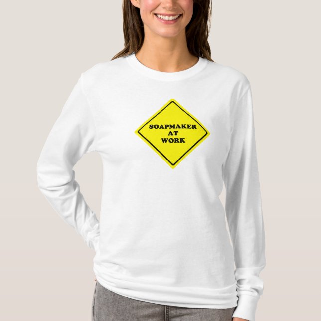 Soapmaker vid arbetsleverans tee (Framsida)