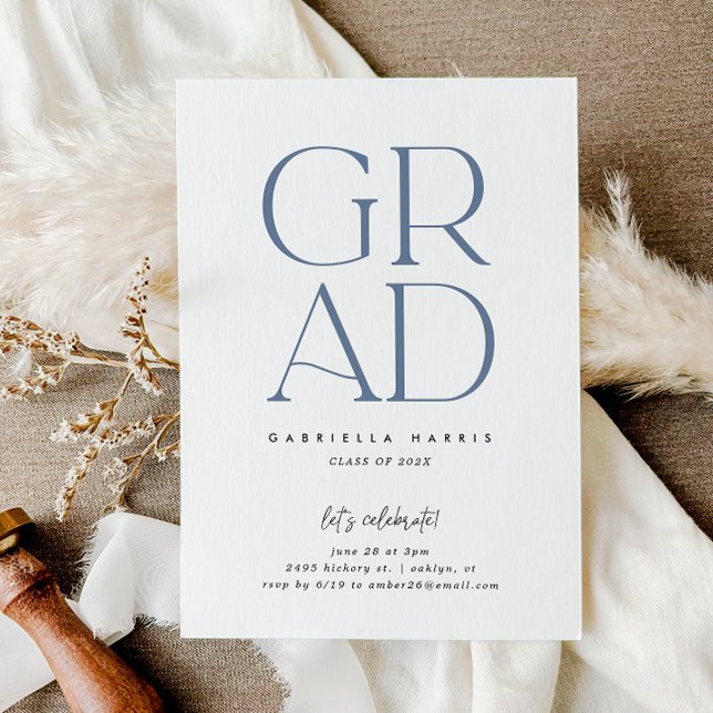 Soaring Grad | Dusty Blue + White Studenten Inbjudningar (Soaring Grad | Dusty Blue + White Graduation Invitation)