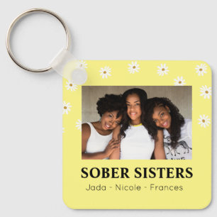 Sober Sisters Cute Custom Name & Date Daisy Nyckelring