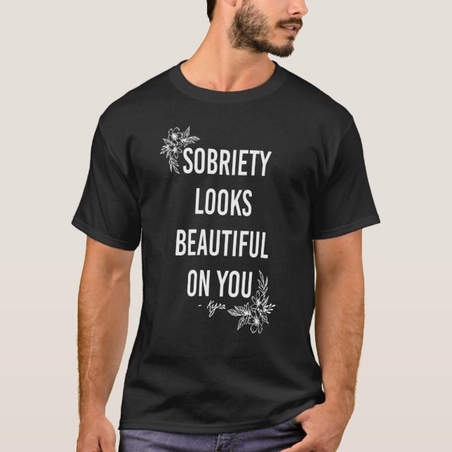 Sobriety Looks Beautiful On You T Shirt (Framsida)