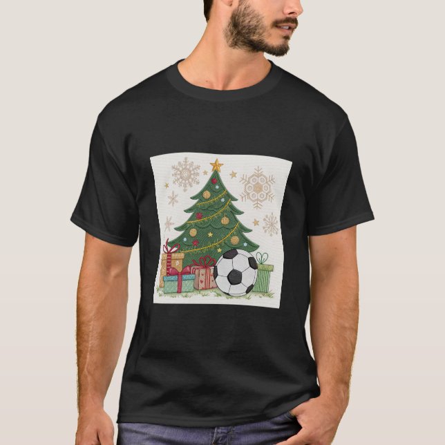 Soccer ball next to the Christmas tree T Shirt (Framsida)