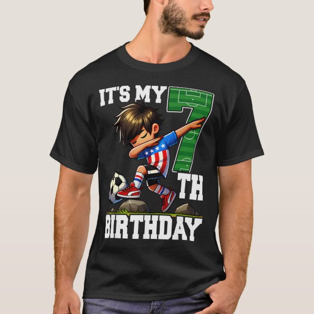 Soccer Boy It's My 7th Birthday American Flag  T Shirt (Framsida)