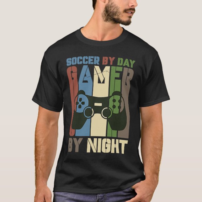 Soccer By Day Gamer By Night Soccer Goal Gaming De T Shirt (Framsida)