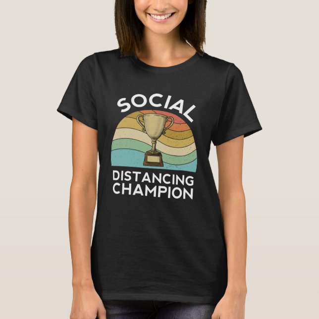 Social Avstånd Champion Quarantine Toilet Pape T Shirt (Framsida)