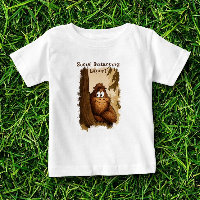 Social Avstånd expertsasquatch T Shirt (Social Distancing Expert Cartoon Sastquatch Bigfoot)