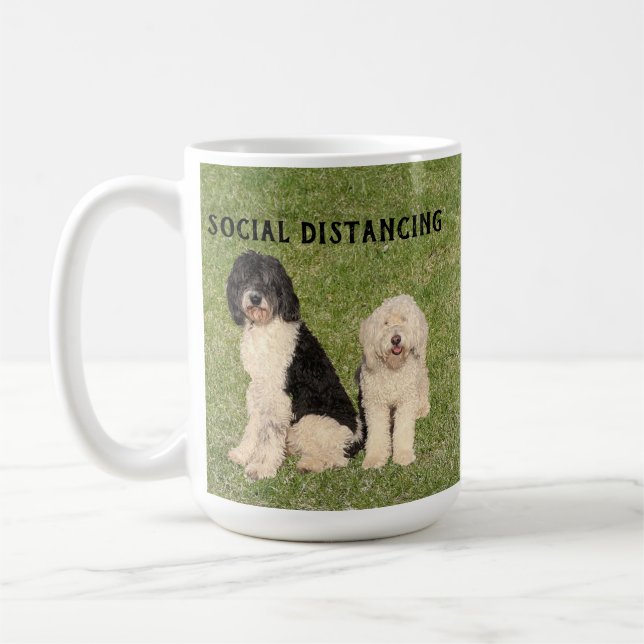Social Avstånd Golden Doodle Hundar Kaffemugg (Vänster)