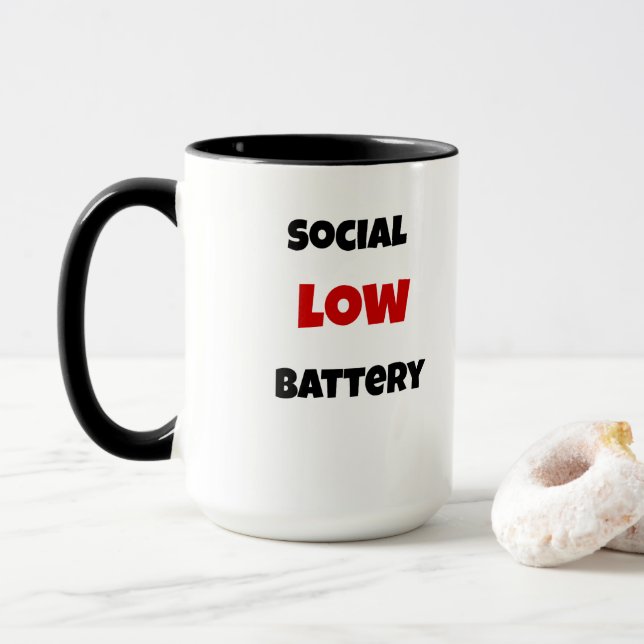 Social Battery Low Funny Coffee Mug -Black&White Mugg (Med munk)