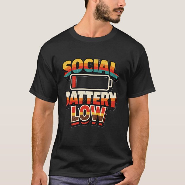 Social Battery Low Funny Introvert Humor T-Shirt (Framsida)