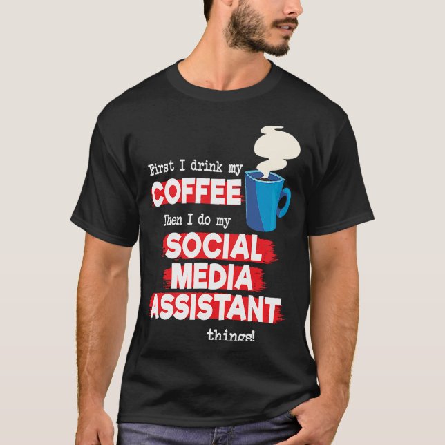 Social Media Assistant & Coffee Say T Shirt (Framsida)