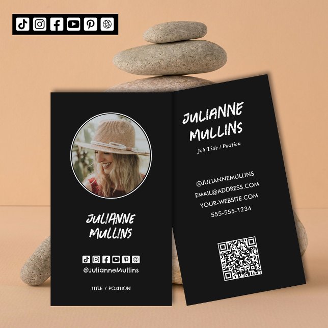 Social Media Influencer QR Code Visitkort (Social media influencer, content creator photo business cards with QR Code and 6 media icons)