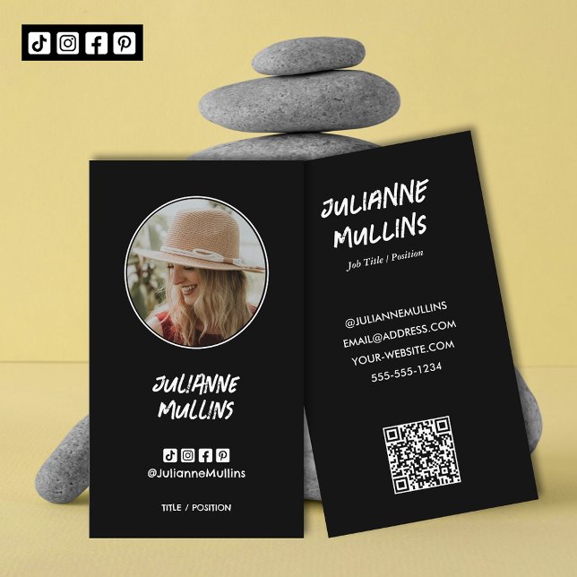Social Media Influencer QR Code Visitkort (
Social media influencer, content creator photo business cards with QR Code and 4 media icons)
