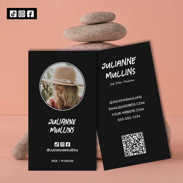 Social Media Influencer QR Code Visitkort (
Social media influencer, content creator photo business cards with QR Code and 3 media icons)