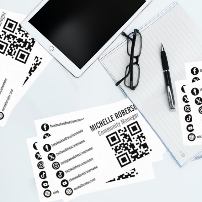 Social-mediesymboler QR-logotyp eller foto Visitkort (Elegant black social media icons QR code on white background business card)