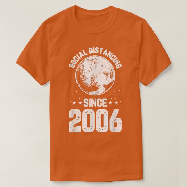 Social Pluto Distancing Since 2006 Funny Science G T Shirt (Design framsida)