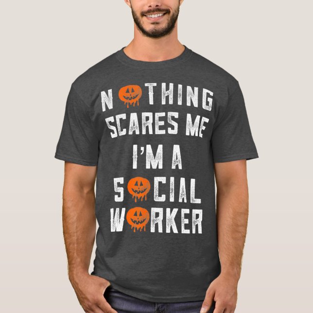 Social Worker Halloween Inget Skrämmer mig Im A T Shirt (Framsida)