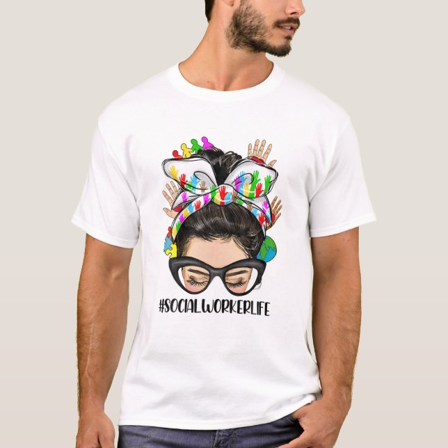 Social Worker Healthcare Worker Messy Bun Hair Nur T Shirt (Framsida)