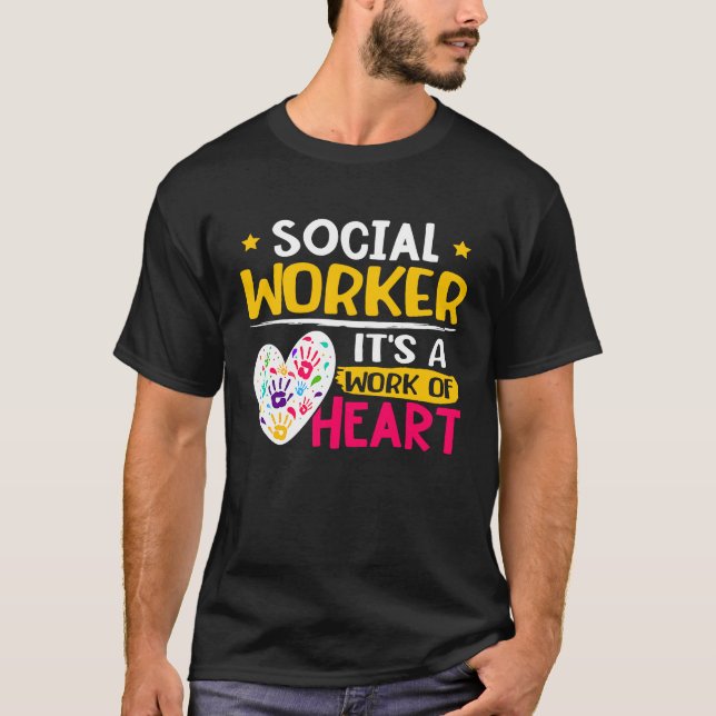 Social Worker  It's A Work Of Heart T Shirt (Framsida)