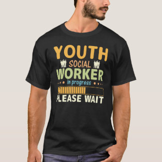 Socialarbetare för ungdomar pågår vänligen vänta t shirt