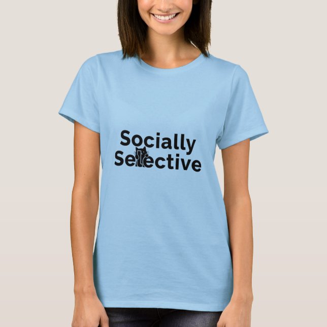 Socially Selective | Introvert Cat Quote | Funny P T Shirt (Framsida)