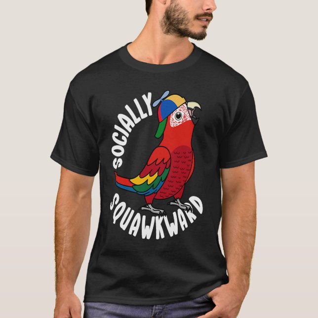 Socialt Squawkward Parrot I Scarlet Macaw T Shirt (Framsida)